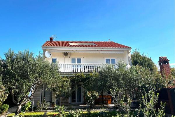 Apartments with parking space Vlasici, Pag - 4139, Boek Appartement Kvarner Hotels met Parkeerplaats, Parkeren