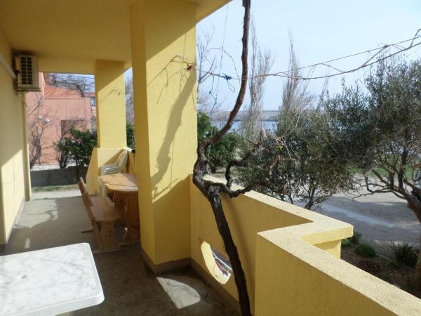Apartment Dinjiska 9386a, Boek Appartement Povljana Pag