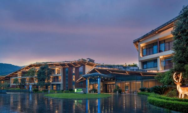 Holiday Inn Express Emei Mountain by IHG, Boek Resort Sichuan Hotels met Parkeerplaats, Parkeren