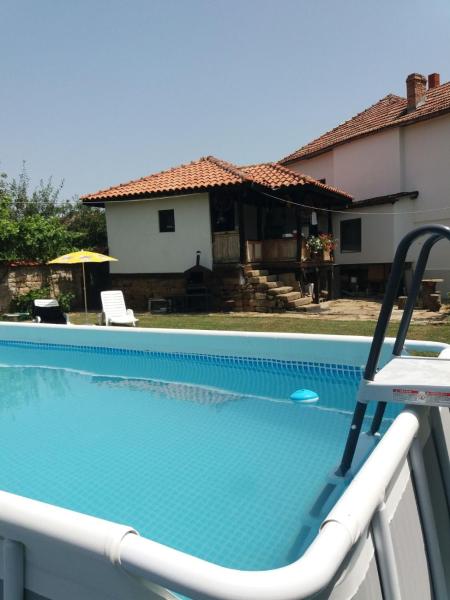 Събевата къща, Boek Pension Vratsa Hotels met een Zwembad, Zwembad
