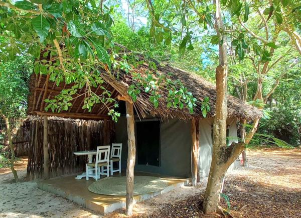Bamba Kofi Beach Lodge, Boek Camping Coast Region Campings, Camping