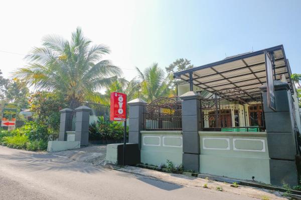 Griya Kinanthi Family by OYO Rooms