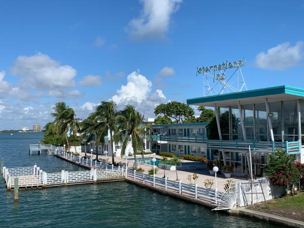 Inn On The Bay, Boek Hotel Agat Hotels met een Zwembad, Zwembad