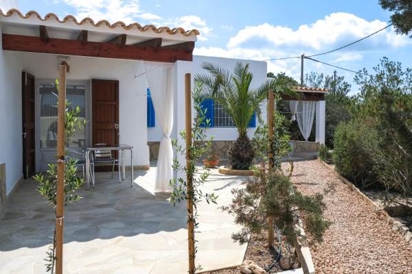 VIVIENDAS ES CARNATGE, Boek Vakantiehuis La Mola Formentera