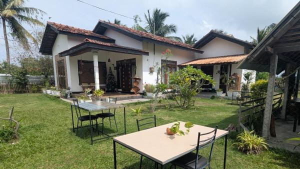 Aiden Homestay, Boek Pension Pasikuda Batticaloa District