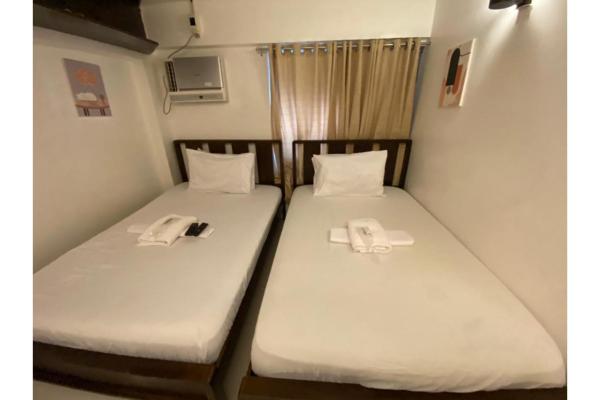 E Relaxed Haven Transient House, Boek Hotel Luzon Hotels met Parkeerplaats, Parkeren