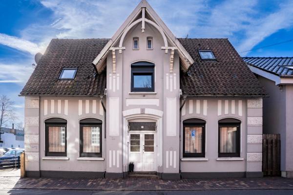 CityGlückNms - Direkt am Bahnhof und Einkaufszentrum, Boek Pension Neumünster Sleeswijk-Holstein