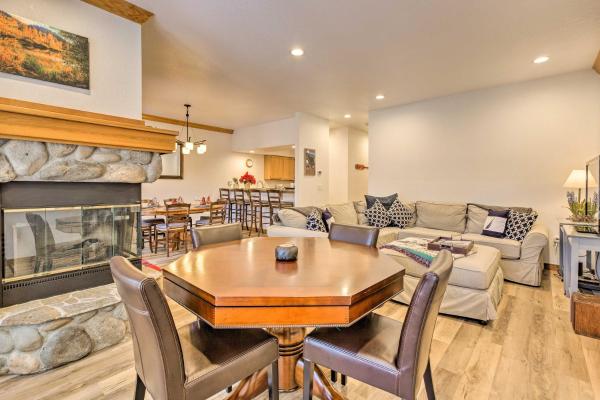 Forest-View Gem 2 Mi to Diamond Peak Ski Resort, Boek Vakantiehuis Hotels in Missouri met parkeren, Parkeren