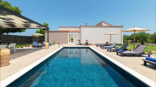 Villa Sophia, Boek Villa Soroni Rhodos