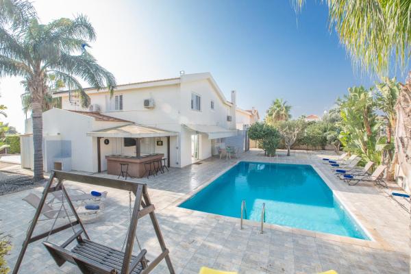 Papaya Royal Villa, Boek Villa Famagusta Hotels met een Zwembad, Zwembad
