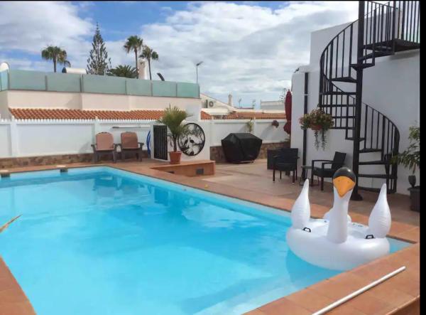 Villa Bahamas private heated pool close to town, Boek Villa Hotels in Gran Canaria met parkeren, Parkeren