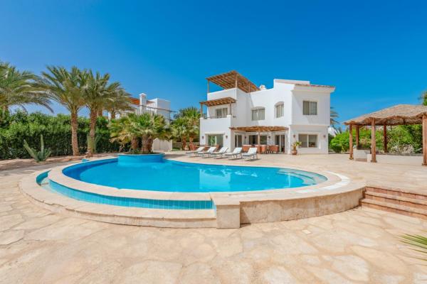 Beautiful 4 bedroom White Villa with Heated Pool, Boek Villa El Gouna Hurghada