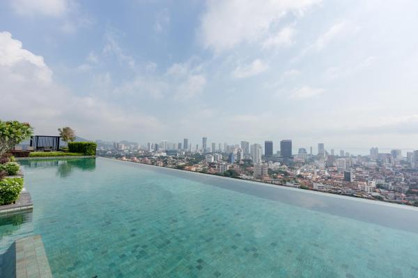 Beacon Executive Suite Relax17 by Fantabulous Home, Boek Hotel Penang Hotels met een Zwembad, Zwembad