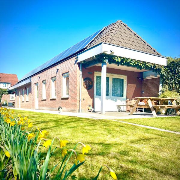 Rooi Bij de Knoptoren B&B, Boek Bed and Breakfast Sint-Oedenrode Noord-Brabant