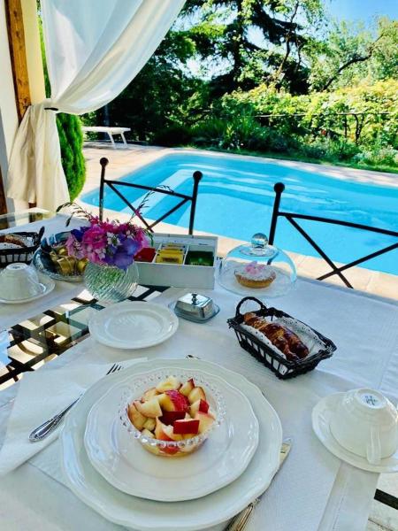 Relais Torre Dei Torti - Luxury Bed and Breakfast, Boek Bed and Breakfast Hotels in Cava Manara met zwembad, Zwembad