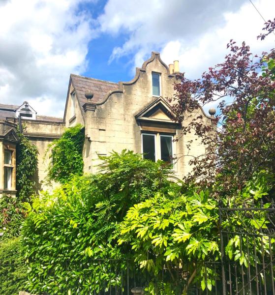Lauras Townhouse Apartments Skylight Loft, Boek Appartement Bath 