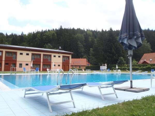 Rezort Bazant, Boek Vakantiedorp Karlsbad Hotels met een Zwembad, Zwembad