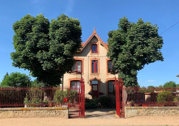 MAS TERRE Chambres dHôtes, Boek Bed and Breakfast Hotels in Rhone-Alpen met parkeren, Parkeren