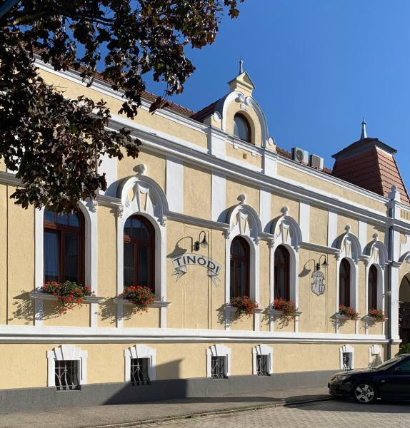 Tinódi Hotel és Étterem, Boek Bed and Breakfast Sárvár Vas