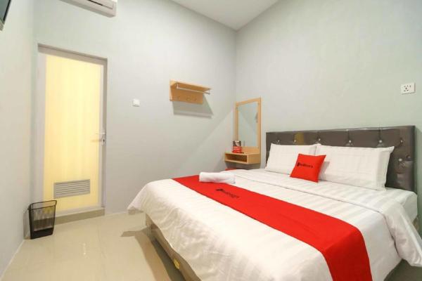 RedDoorz @ Helvetia Medan 2, Boek Hotel Hotels in Medan met parkeren, Parkeren