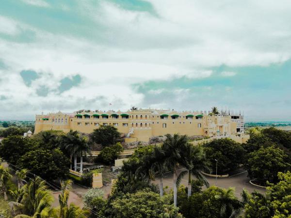 Heritage Khirasara Palace, Boek  Hotels in Gujarat met zwembad, Zwembad