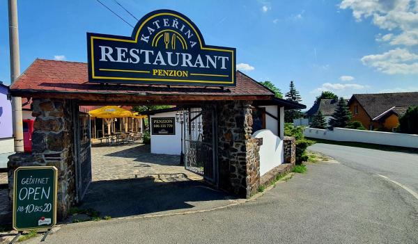 Kateřina restaurant a penzion, Boek Pension Hotels in Zuid-Bohemen met parkeren, Parkeren