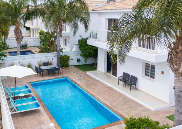 LuxVillasRentals Ayia Napa, Boek Villa Famagusta Hotels met een Zwembad, Zwembad