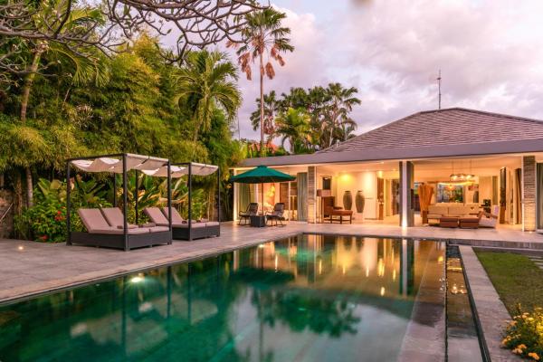 Villa Lou, Boek Villa Bali Hotels met een Zwembad, Zwembad