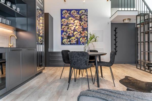 Artsy Exclusive Old Town Residence Gallery Walk, Boek Appartement Vilnius Hotels met Parkeerplaats, Parkeren