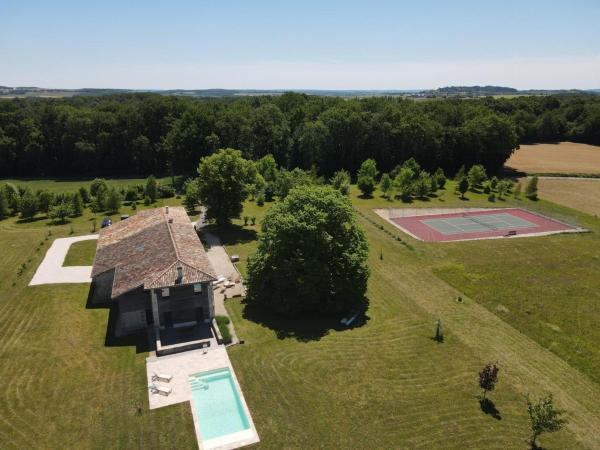 Maison de campagne avec piscine, tennis privé et WIFI - FR-1-653-10, Boek Vakantiehuis Villars Charente