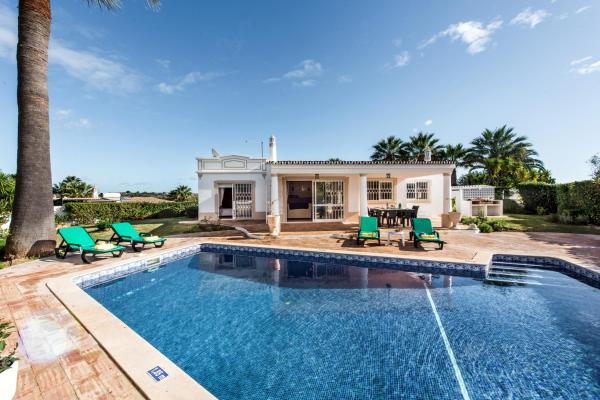 Celina by Algarve Villa Holidays, Boek Villa Algarve Hotels met Parkeerplaats, Parkeren