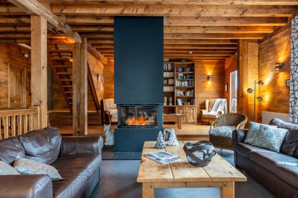 Chalet-Sixtine A large family chalet of 600m2 near La Clusaz, Boek Chalet Hotels in Rhone-Alpen met parkeren, Parkeren