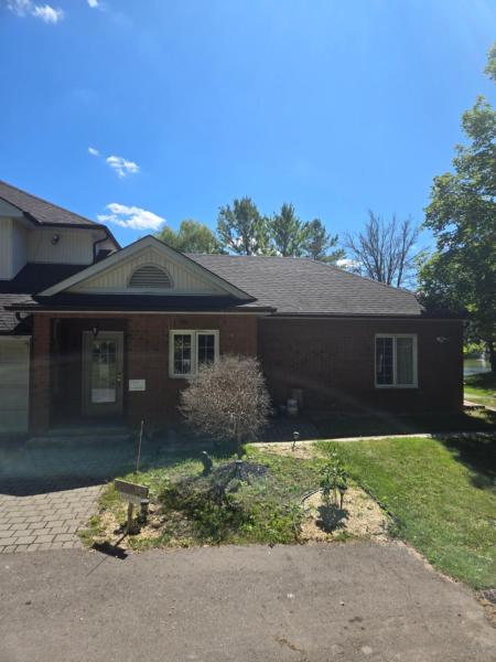 Resort style entire guesthouse-2 rooms, Boek Villa Tottenham Ontario