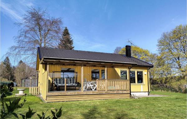 2 Bedroom Stunning Home In Hällingsjö, Boek Vakantiehuis  