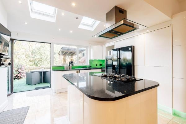 Luxury Unique Townhouse with Hottub & Pizza Oven, Boek Villa Bolton Greater Manchester
