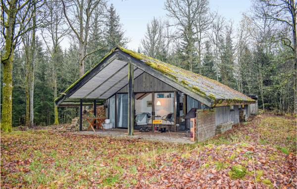 Awesome Home In Annerstad With Sauna, Boek Vakantiehuis Hotels in Småland met parkeren, Parkeren