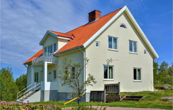 4 Bedroom Stunning Home In Mariannelund, Boek Vakantiehuis Mariannelund 