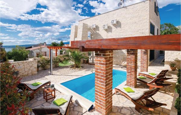 Amazing Home In Novigrad With Sauna, Boek Vakantiehuis Novigrad Hotels met een Zwembad, Zwembad