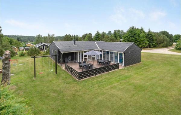 Nice Home In Ebeltoft With Sauna, Boek Vakantiehuis Vestjylland Hotels met een Zwembad, Zwembad