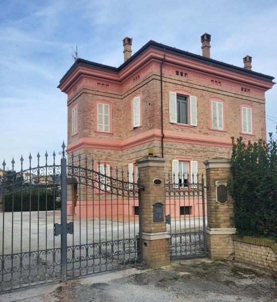 Villa Livia, Boek  Fermo Hotels met een Zwembad, Zwembad