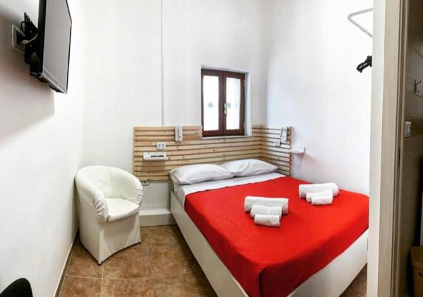 MIRIS home fast and comfortable with self check in 8 minutes walk near Naples airport, Boek Pension Napels Campania
