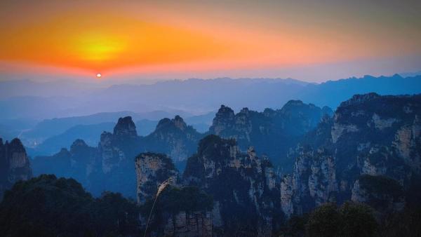 Zhangjiajie JIMO Hotel--New Hotel,Exclusive Location,Free Drop off Service to East Gate of forest park,Free Self-Service Laundry & Drying, Attraction Tickets Serivce in advance, Boek  Hunan Hotels met Parkeerplaats, Parkeren