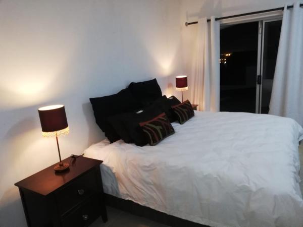 The Wynford Lodge, Boek  Summerstrand 