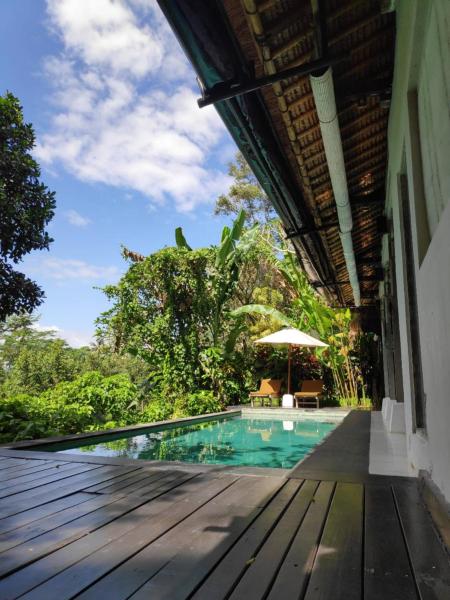 Villa Damai Shanti, Boek  Bali Hotels met Parkeerplaats, Parkeren