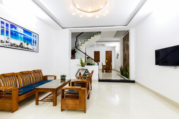 Simple House Near My Khe Beach and Night Street, Boek Vakantiehuis Da Nang Hotels met Parkeerplaats, Parkeren