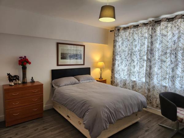White House Ensuite double bedroom, Boek  Warrington Cheshire