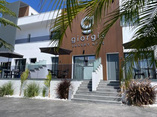 Giorgis Luxury Apartments, Boek  Famagusta Hotels met een Zwembad, Zwembad