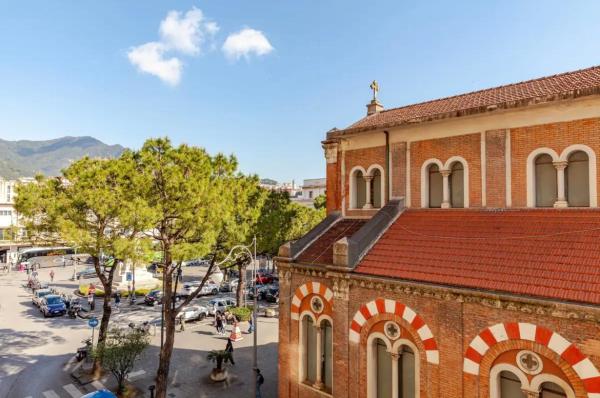 B&B Un Passo Dal Treno Piazza Vittorio Veneto 36-Salerno Station, Boek  Salerno Campania