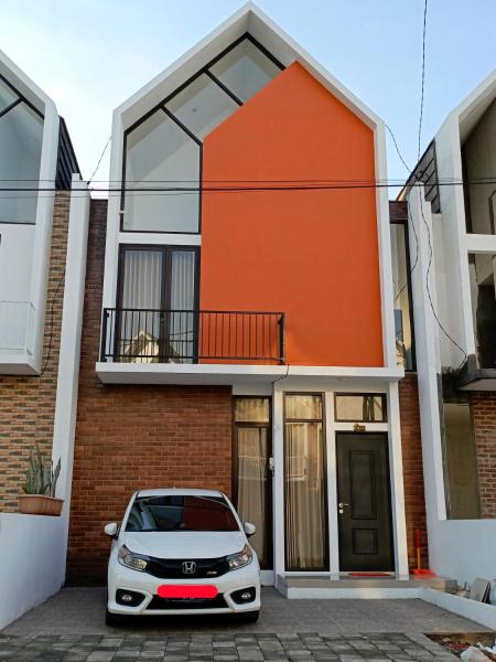 Orange house Villa, Boek  Dau East Java