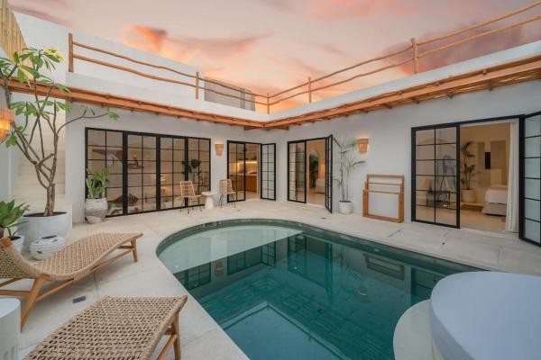 Villa Valeria - Mediterranean Style 2 BR Villa in Canggu, Boek  Bali Hotels met een Zwembad, Zwembad